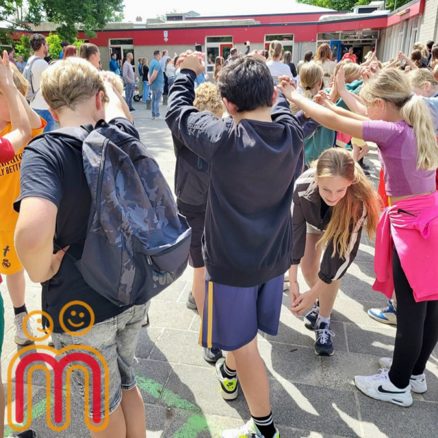 Wat een reis is het geweest... Van kleuters naar zelfverzekerde leiders van de school. Groep 8, jullie hebben gelachen, geleerd en herinneringen gemaakt die een leven lang meegaan.

Nu is het tijd voor een nieuw hoofdstuk. De middelbare school wacht! Spannend, nieuw en vol mogelijkheden.

Bedankt voor de mooie momenten, de energie en jullie unieke persoonlijkheden. We zijn trots op jullie allemaal! 🌟

👋 Tot ziens groep 8 en succes met alles wat nog komt!

#afscheidgroep8 #demarshofgeeftenergie #kindcentrum #basisschool #zwolle #zwollezuid @stichting_ooz