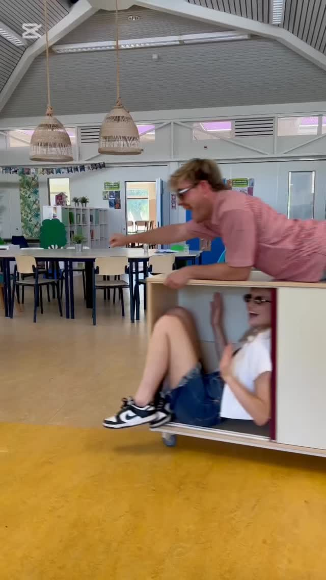 Wat een bijzonder schooljaar ligt er weer achter ons!
Namens het hele team willen we alle ouders bedanken voor jullie betrokkenheid, vertrouwen en steun. Jullie inzet, hulp en aanmoediging maken echt het verschil.

We wensen iedereen een heerlijke zomervakantie toe met veel rust, plezier en mooie momenten samen. Wij rollen lekker de vakantie in! 😎😉 Tot in het nieuwe schooljaar!

💛 Team de Marshof 

#zwolle #zwollezuid #kindcentrum #basisschool #zomervakantie #demarshofgeeftenergie @stichting_ooz