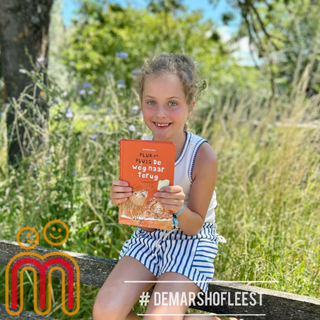 De zomer is dé tijd om te ontspannen, op avontuur te gaan… en jezelf te verliezen in een goed boek! Of je nu op het strand ligt, in de tuin zit of onderweg bent naar je vakantiebestemming, een boek past altijd in je tas. De mooiste reizen maak je soms gewoon vanuit je hangmat. 

De kinderen van de Marshof komen weer met de mooiste boekentips en de eerste tip is gekozen door deze topper! 

‘Ik heb het boek al twee keer gelezen, zo grappig is het! Nu heeft iemand anders het boek geleend, maar daarna wil ik het weer graag lezen!’ 

Titel: Pluk en Pluis - De weg naar terug
Auteur: @mathildestein_thebookmakers
Uitgever: @uitgeverijlemniscaat

Heb jij ook nog een mooie boekentip deze zomer? Stuur je foto dan met #demarshofleest 

Fijne zomervakantie en veel leesplezier! 🌞📚

#leesplezier #zomerlezen #vakantielezen #boekpromotie #boekinelkehoek #bookstagram #lezenisleuk