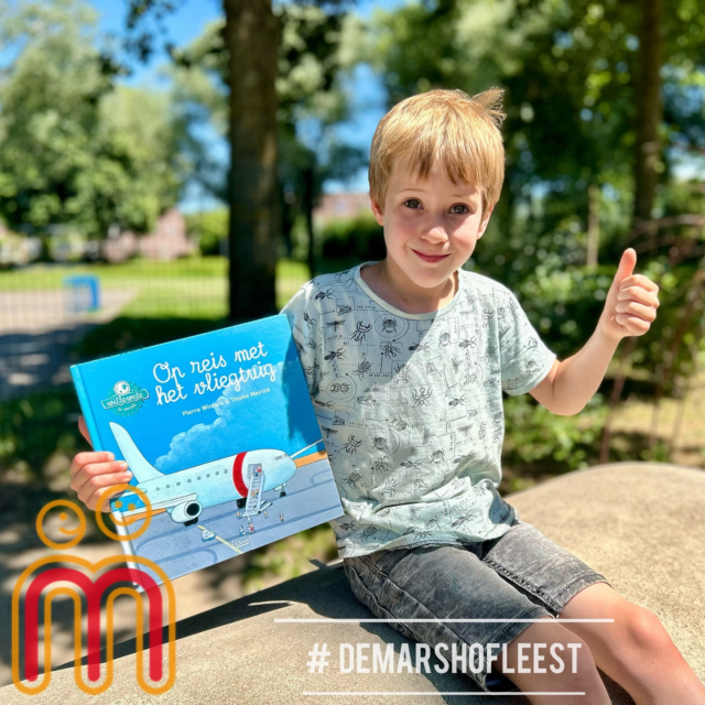 De allerlaatste boekentip van deze zomervakantie komt van deze topper! Sommige kinderen houden van informatieve boeken en sommige kinderen slurpen ze! 😉 

De Willewete-boeken zijn een fantastische reeks informatieve kinderboeken die op een speelse en duidelijke manier antwoord geven op de nieuwsgierige vragen van kinderen. Elk deel gaat over een ander onderwerp, zoals dieren, voertuigen, geschiedenis of de natuur. De boeken combineren kleurrijke illustraties met begrijpelijke teksten, waardoor kinderen vanaf ongeveer 5 jaar al volop kunnen meelezen en kijken.

Wat deze reeks bijzonder maakt, is dat de informatie stap voor stap wordt uitgelegd, vaak met leuke weetjes, vragen en opdrachten. Zo leren kinderen niet alleen nieuwe feiten, maar worden ze ook aangemoedigd om verder te denken en te ontdekken. Voor ouders en leerkrachten zijn de boeken ideaal om samen te lezen en gesprekken over allerlei onderwerpen te starten.

#zwolle #zwollezuid #kindcentrum #demarshofleest #zomerlezen #vakantielezen #boekentip #kinderboeken #boekinelkehoek @clavis_uitgeverij_nl